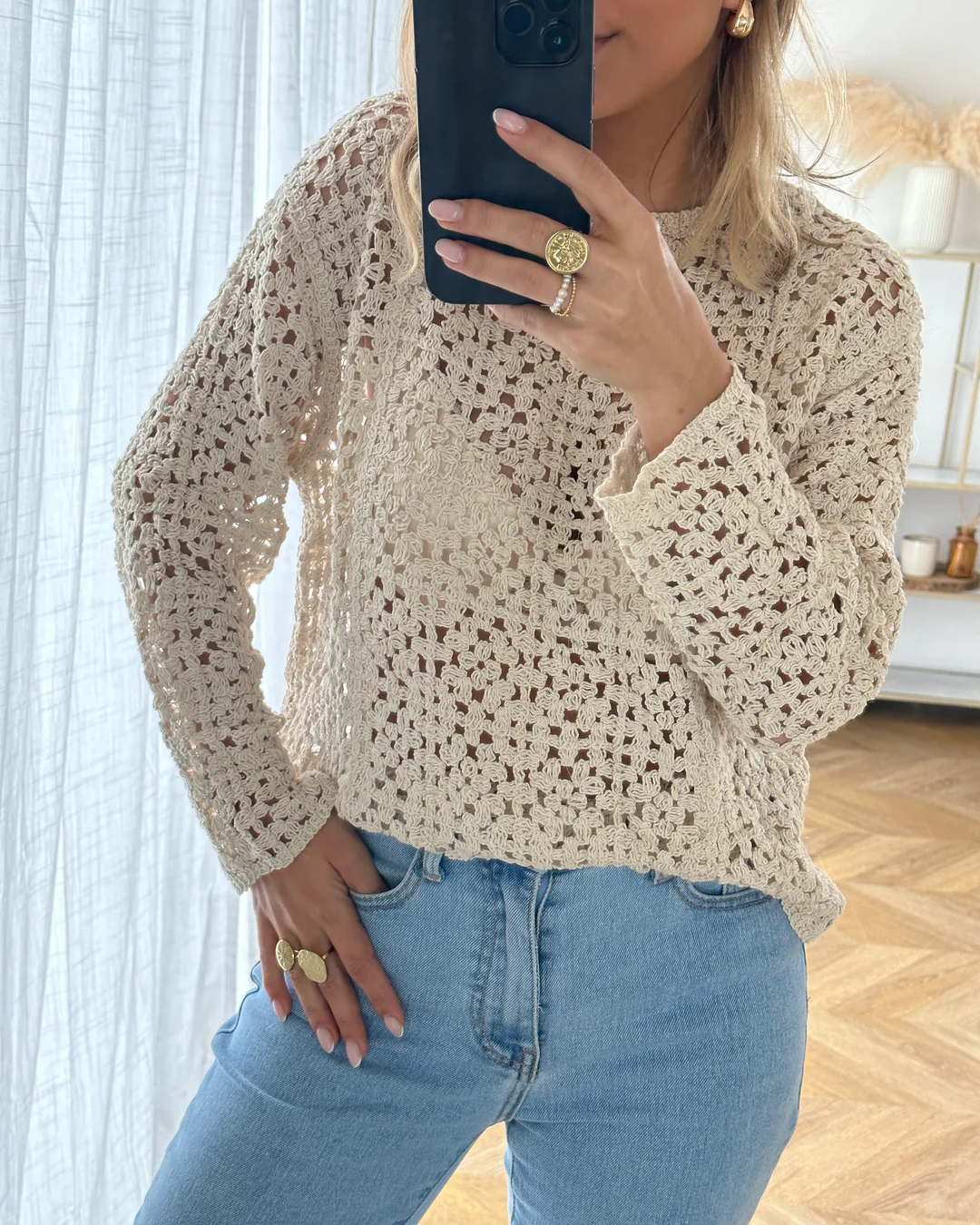Blusa de Crochet Beige con Mangas Largas