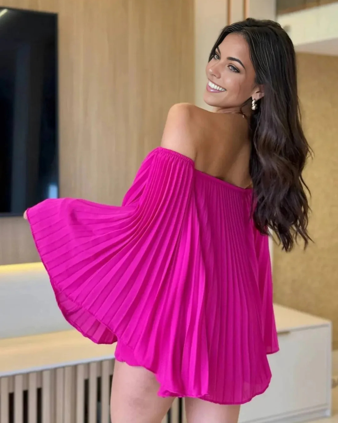 Vestido Corto Plisado con Mangas Anchas y Elegante Escote Bardot para Mujer