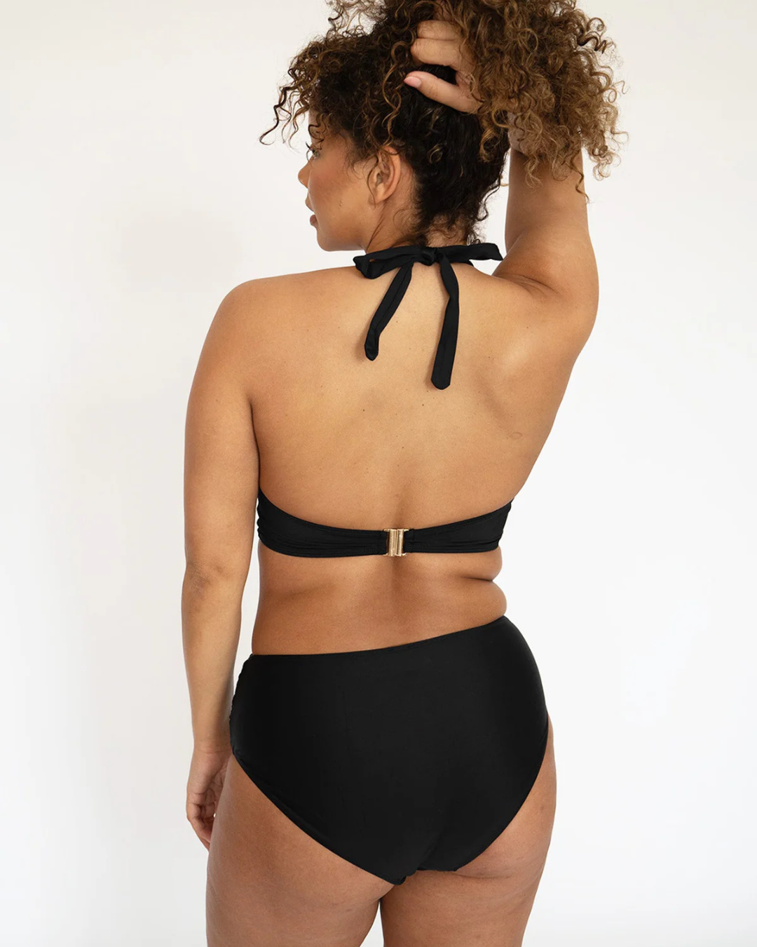 Conjunto de Bikini con Diseño Elegante y Atemporal
