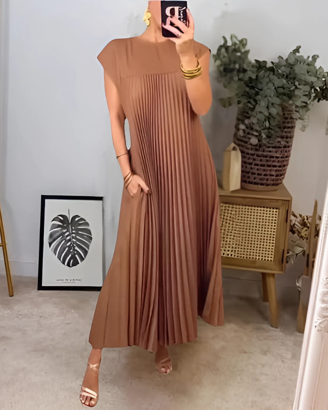 Vestido largo elegante con pliegues finos