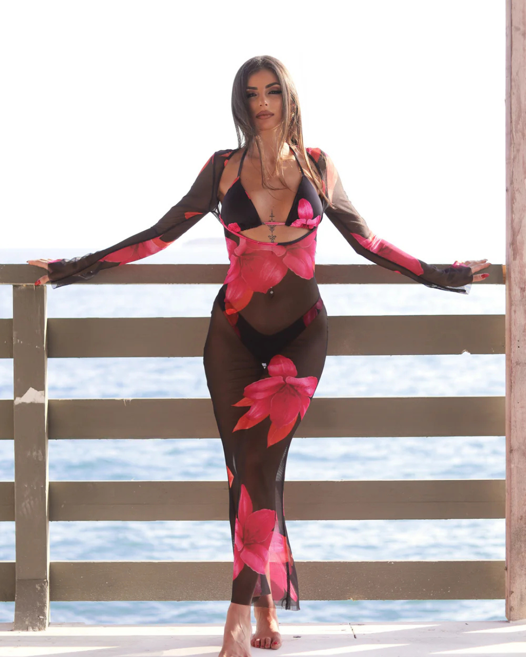 Set de Bikini Tropical con Vestido Transparente