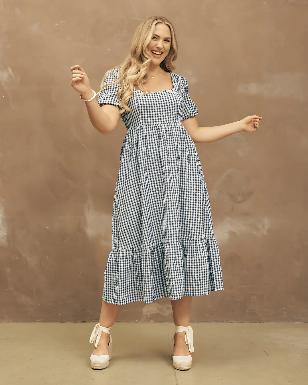 Vestido de Cuadros Gingham con Volados Estilo Fresco y Elegante