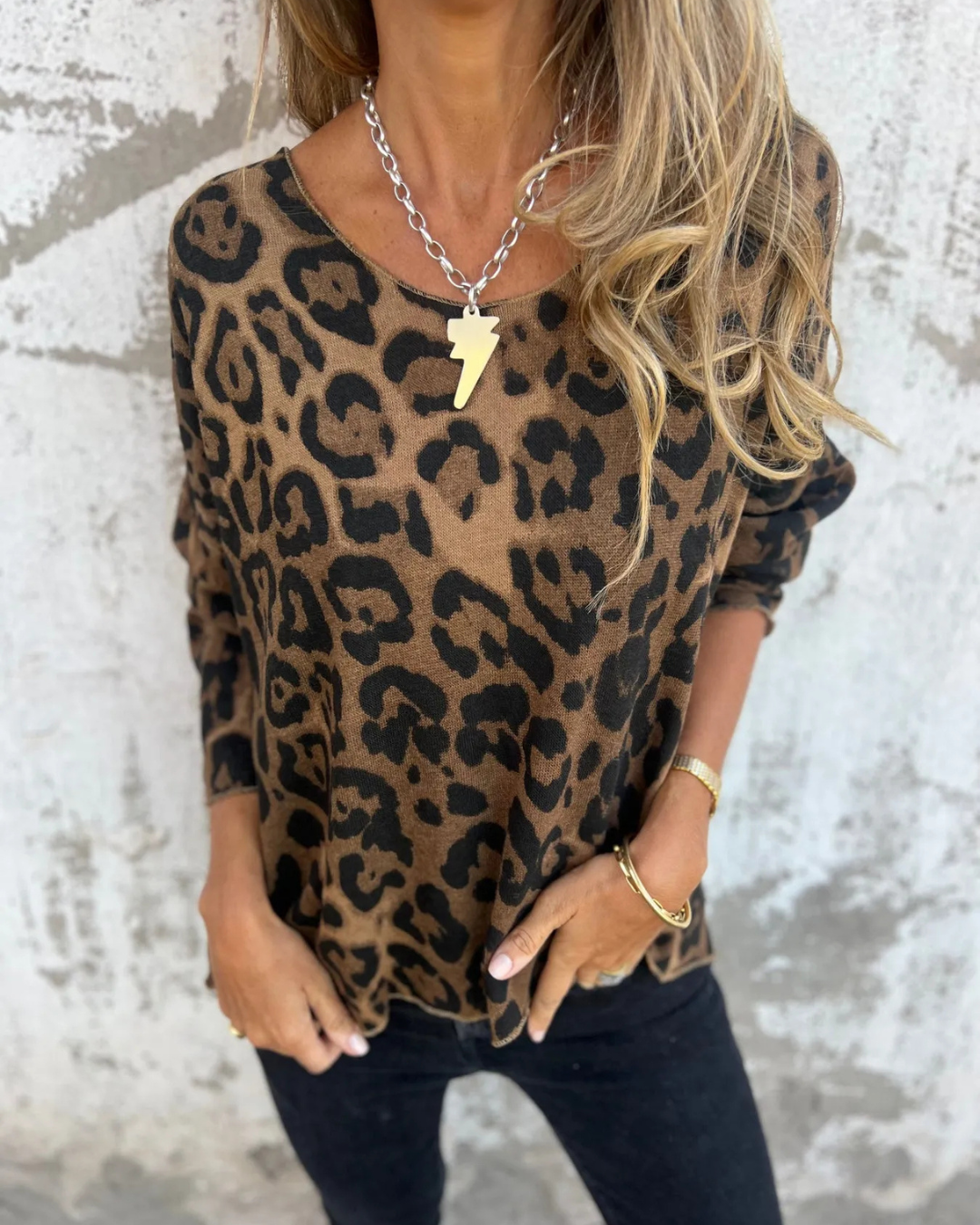 Blusa Elástica de Mujer con Estampado de Animal Print y Cuello Redondo