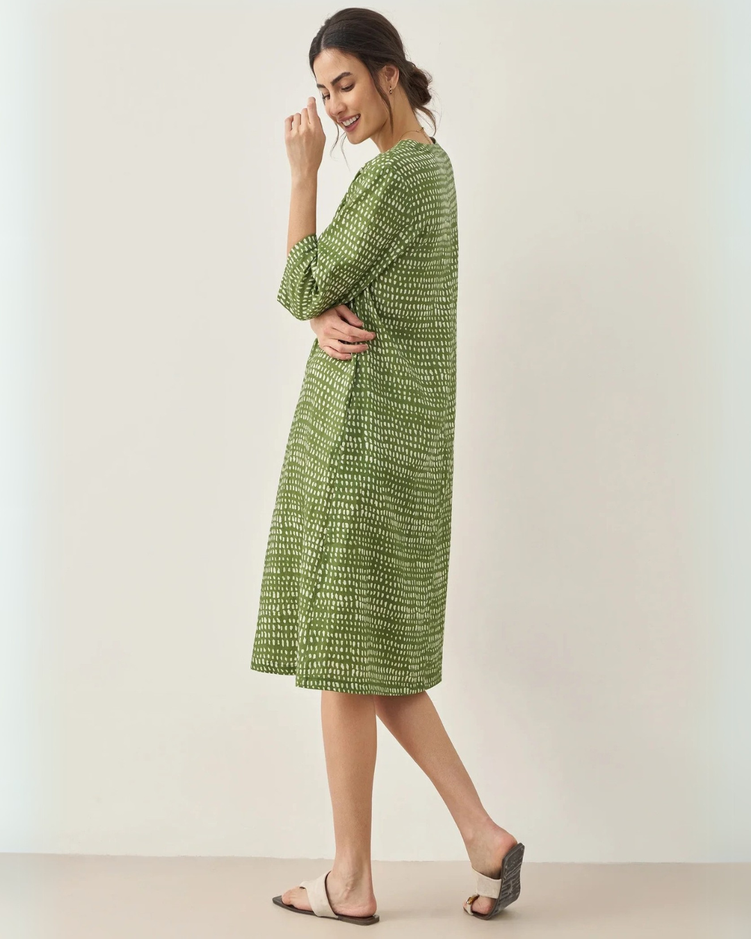 Vestido de Lino con Escote V de Lunares