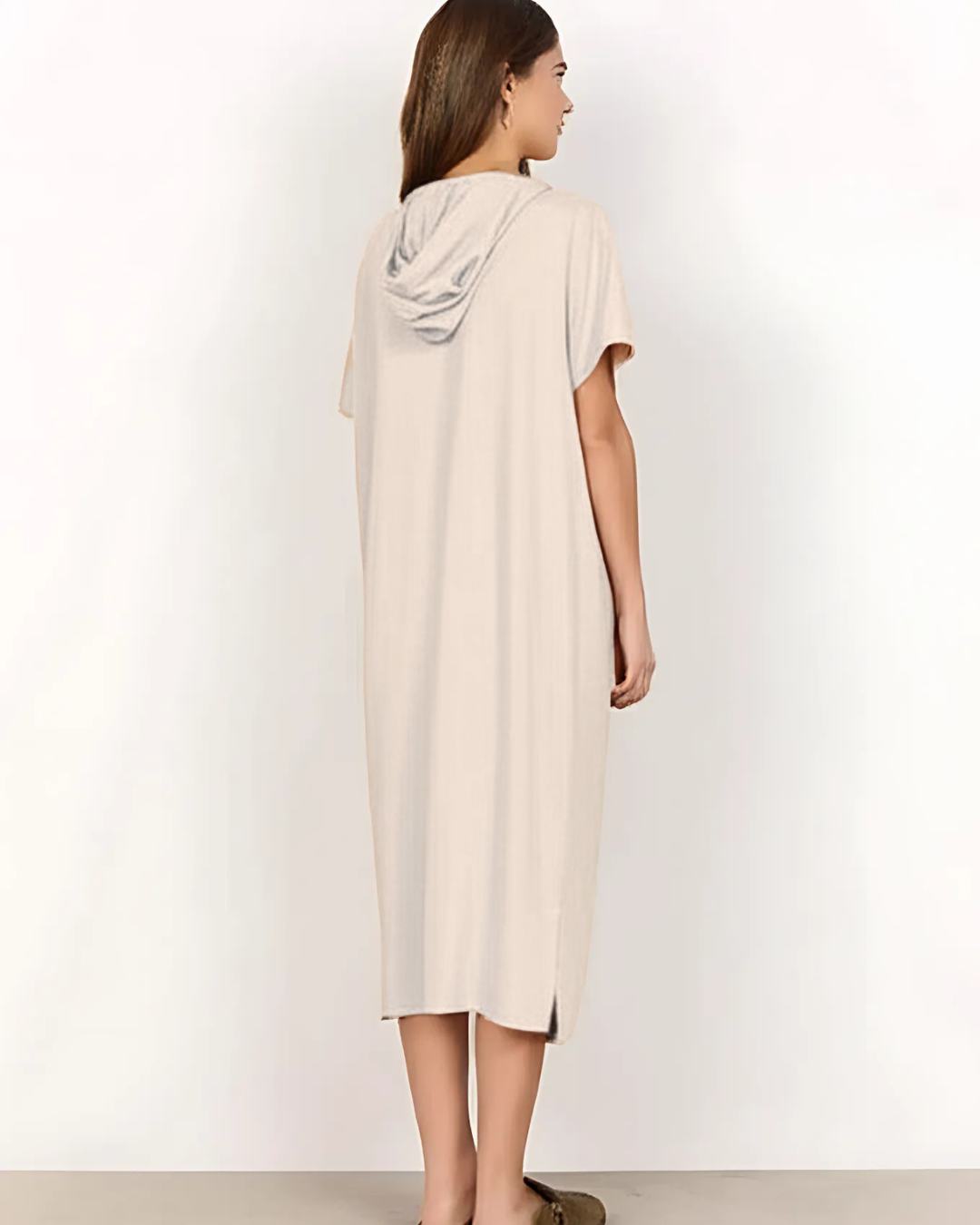 Vestido casual largo con capucha