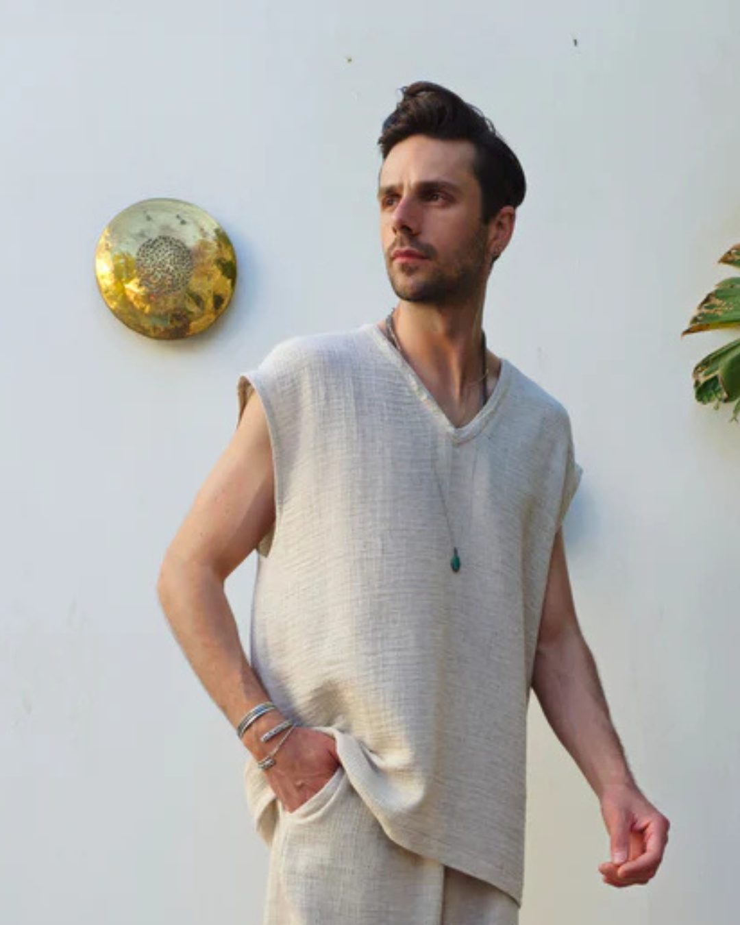 Camiseta con cuello en V y sin mangas para hombre