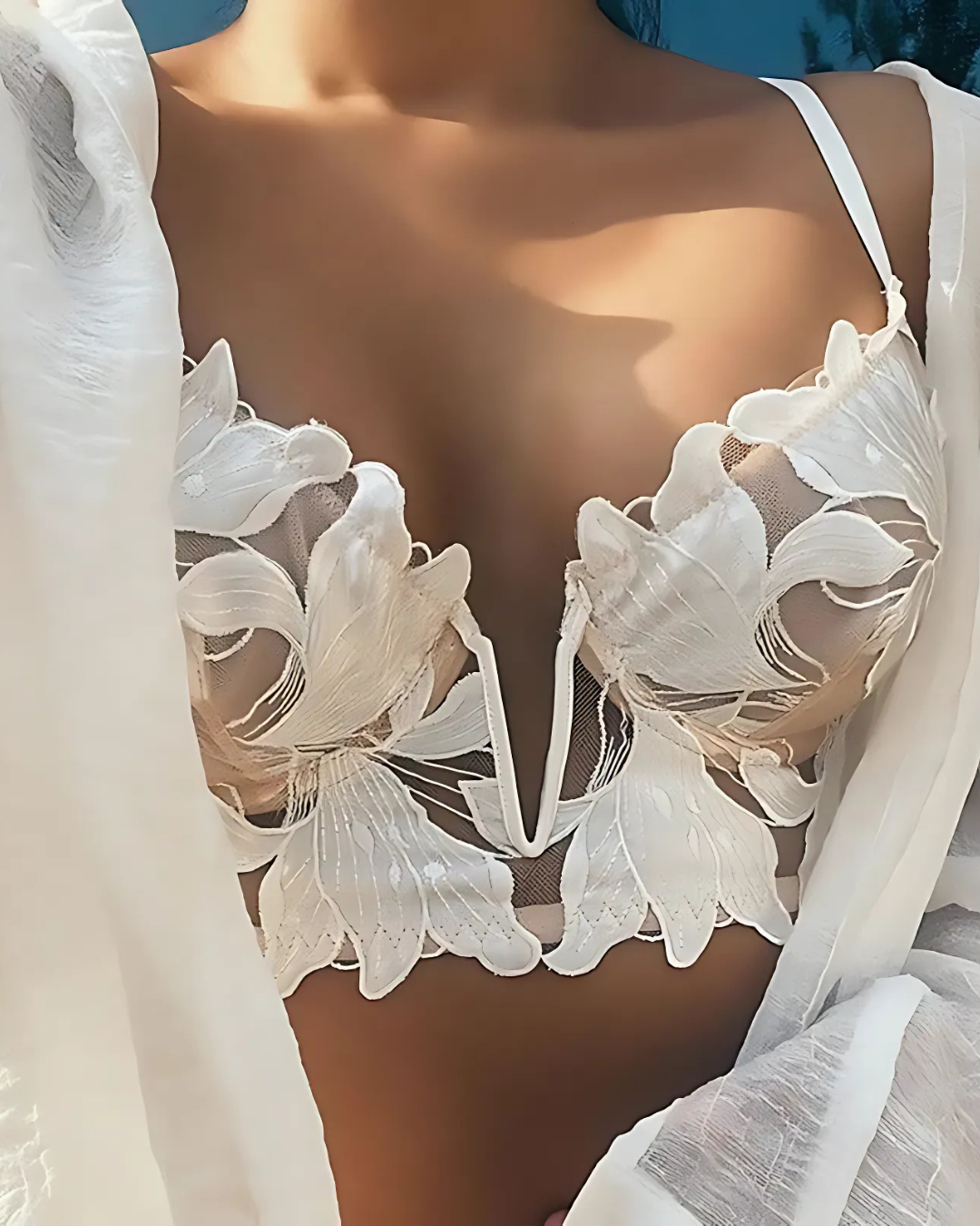 Conjunto de Lencería de Encaje Floral con Sujetador de Copa Estructurada y Tanga a Juego