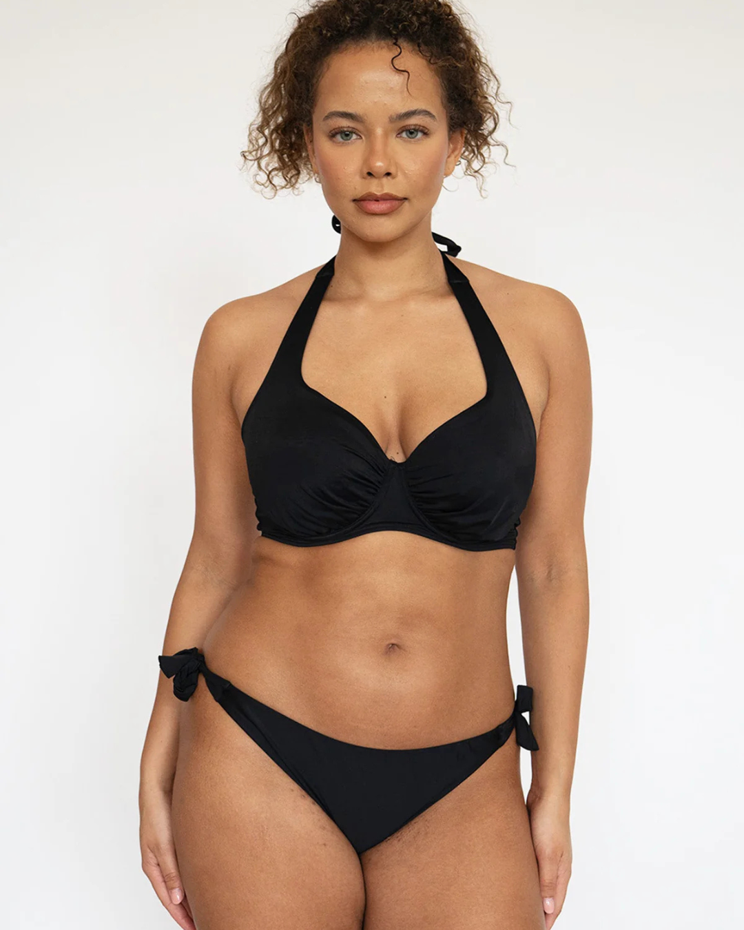 Conjunto de Bikini con Diseño Elegante y Atemporal