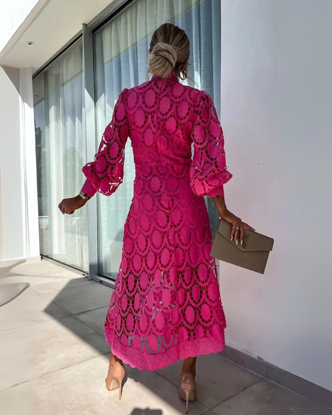 Vestido Largo de Encajes con Mangas Estilo Farol