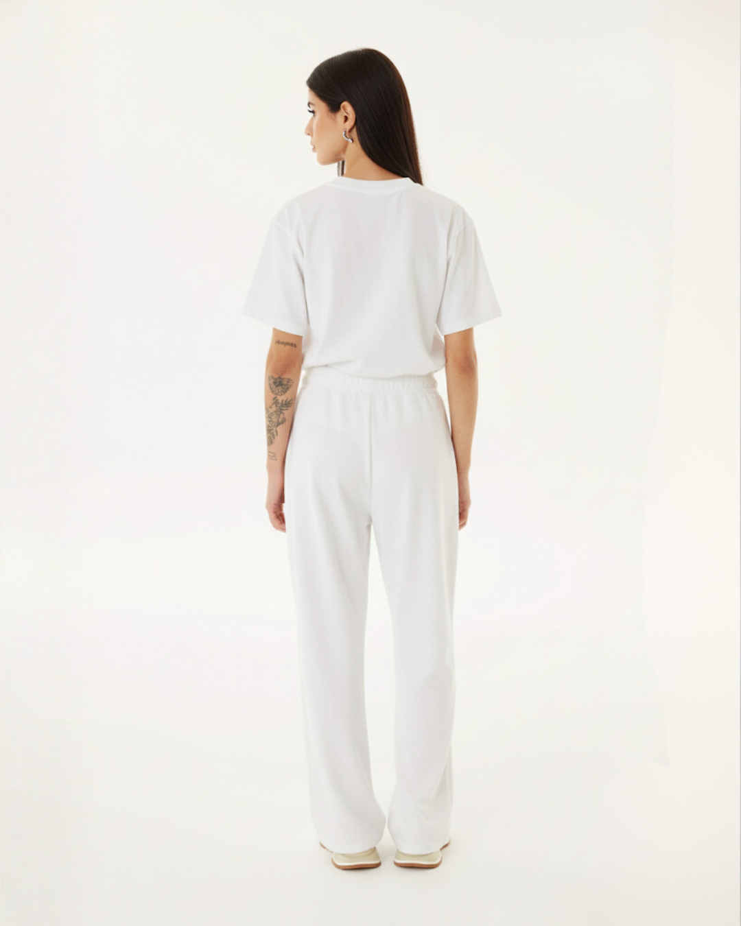 Conjunto de Mujer con Estilo Minimalista