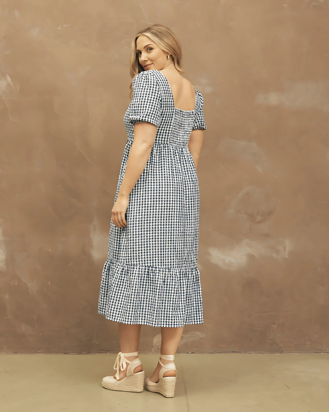 Vestido de Cuadros Gingham con Volados Estilo Fresco y Elegante