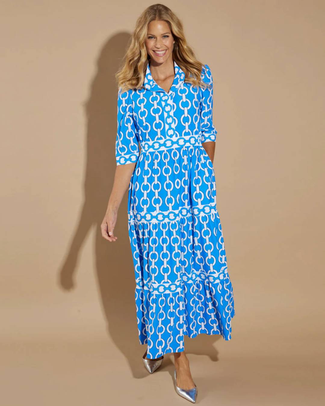 Vestido largo de manga corta con estampado de cadenas