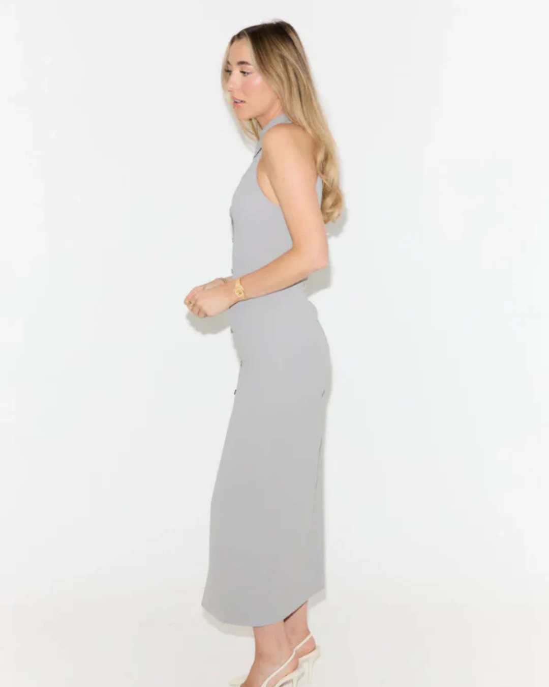 Vestido sin Mangas con Cuello Camisero y Abertura Frontal de Estilo Elegante