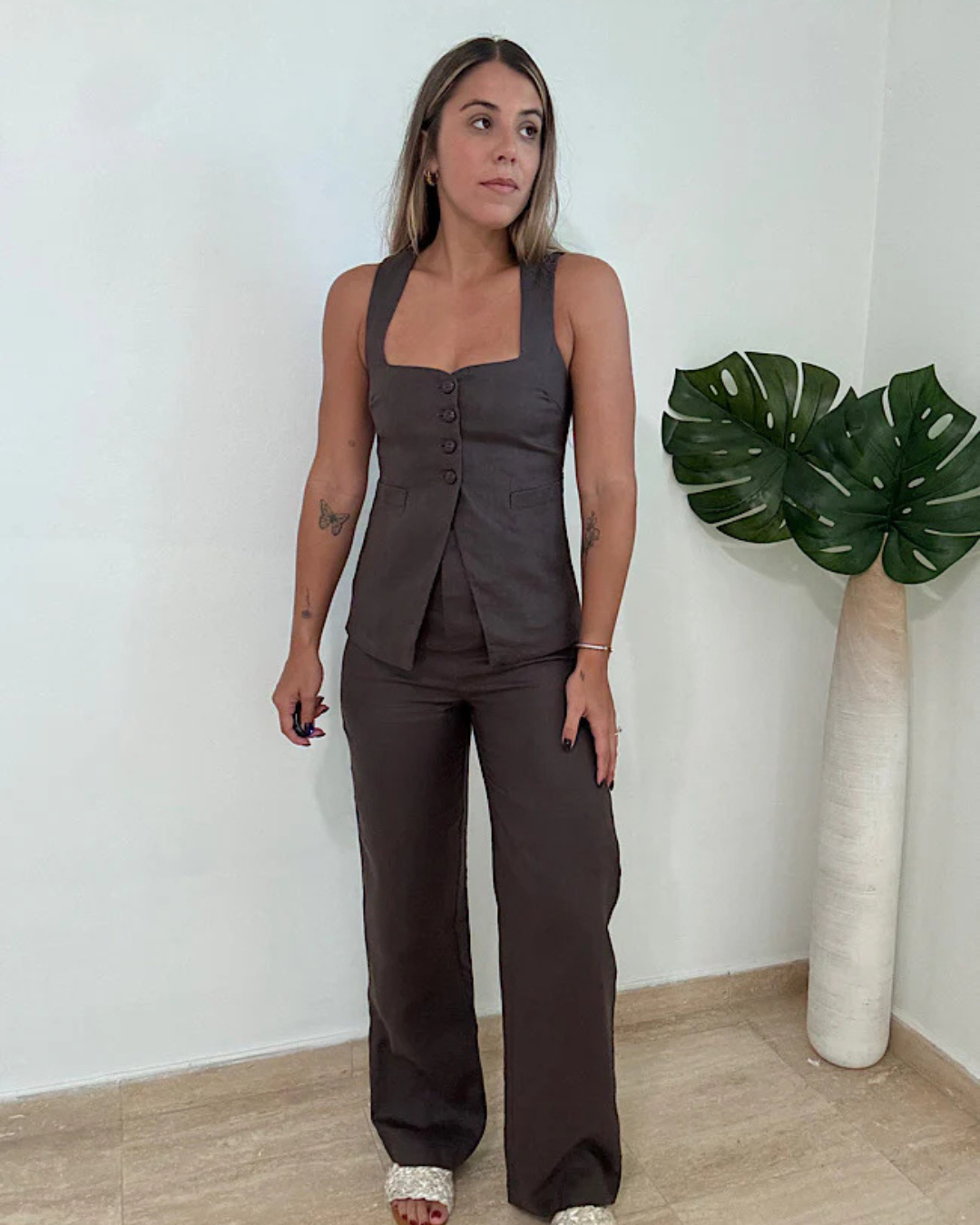 Conjunto Femenino de Lino Chic Elegancia Minimalista y Ajuste Sofisticado
