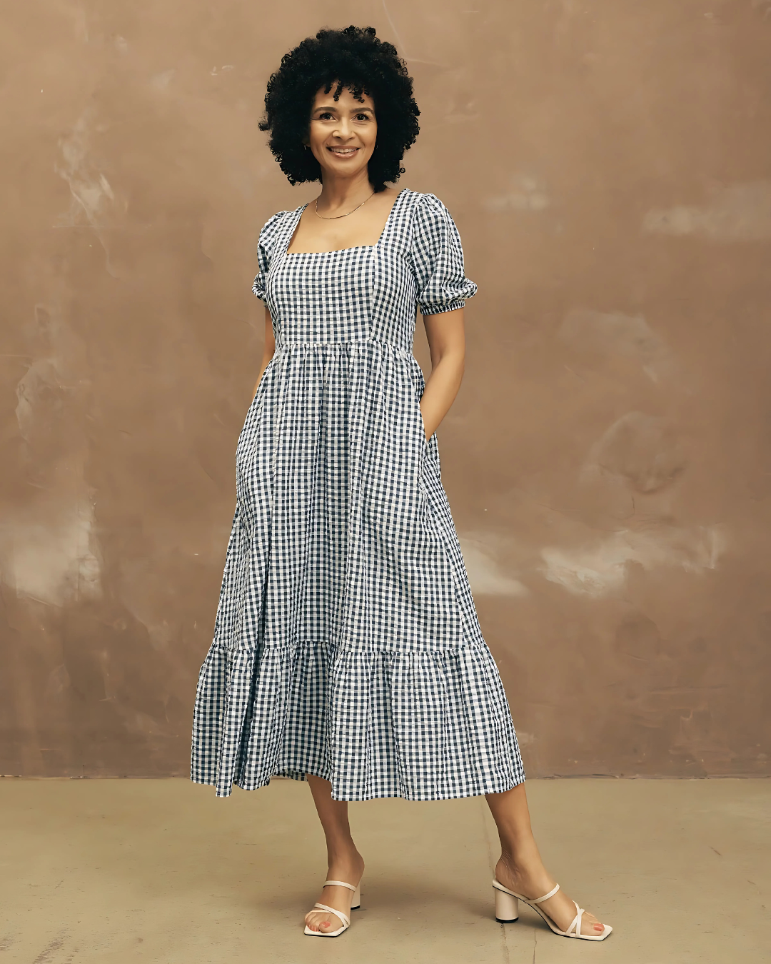 Vestido de Cuadros Gingham con Volados Estilo Fresco y Elegante
