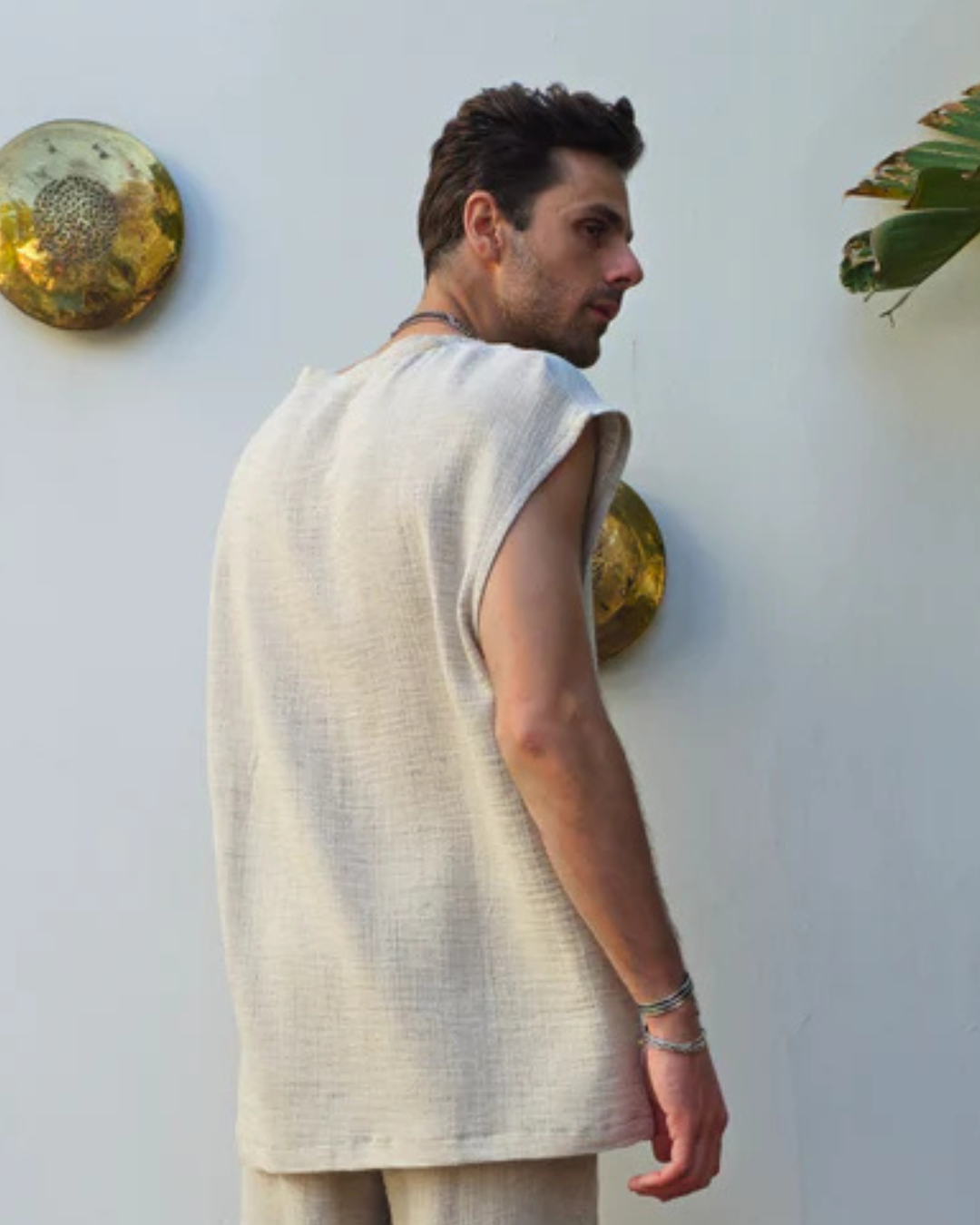 Camiseta con cuello en V y sin mangas para hombre