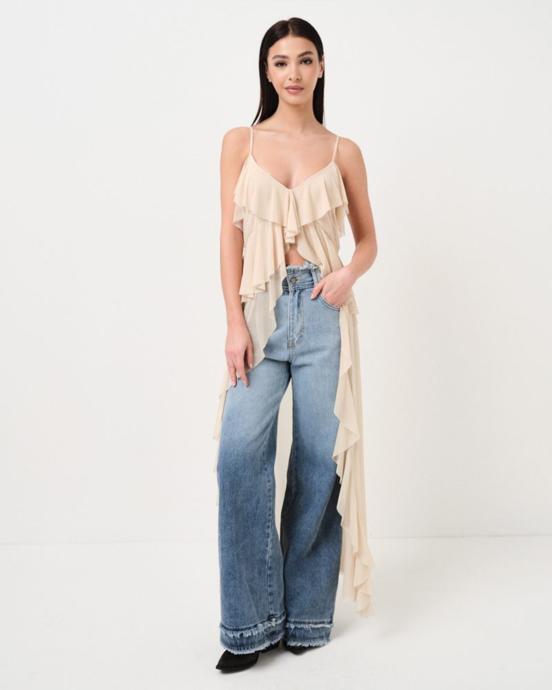 Blusa de Tul Elástico con Volantes en la Parte Inferior y Cola en la Espalda