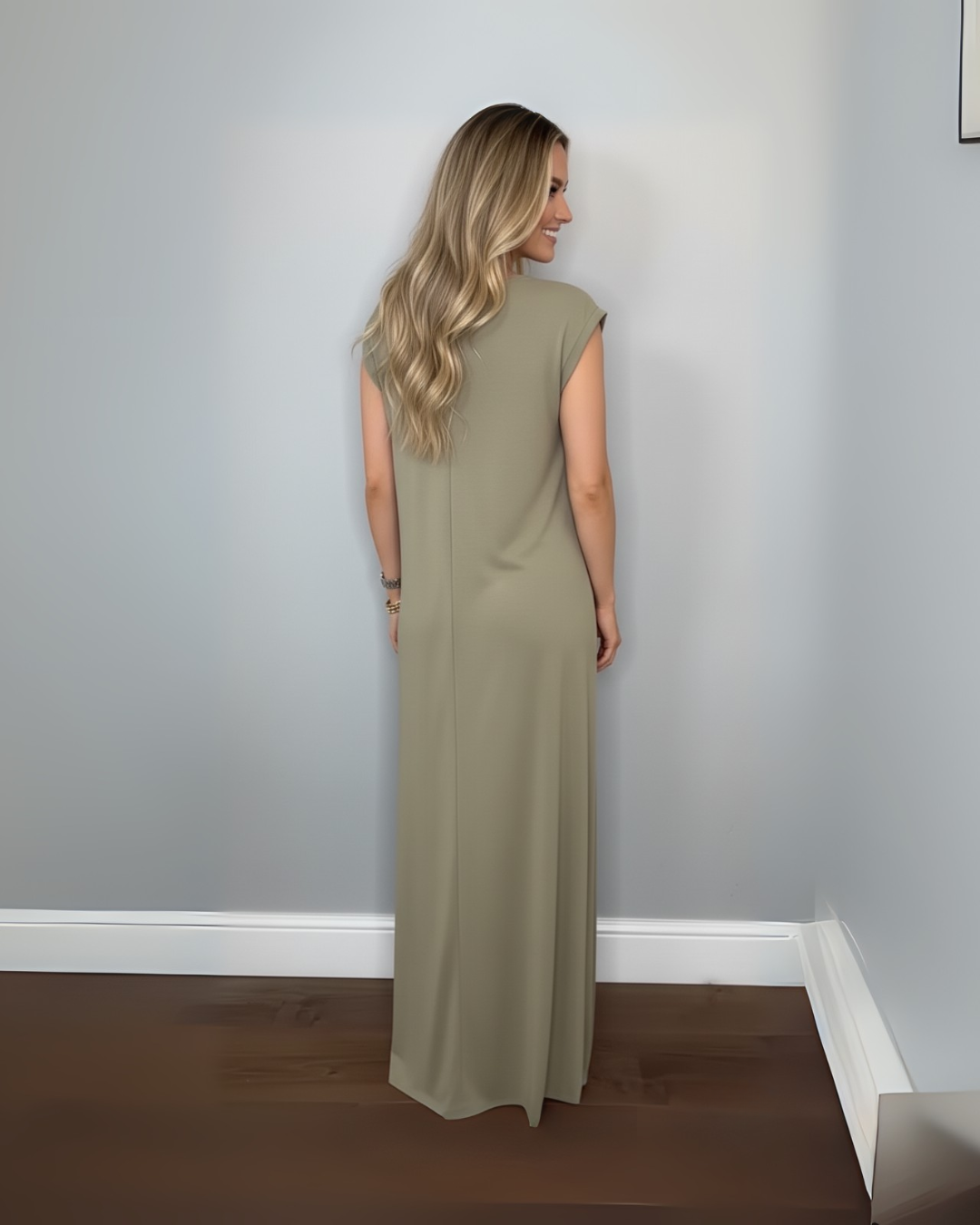 Vestido Largo con Corte Fluido