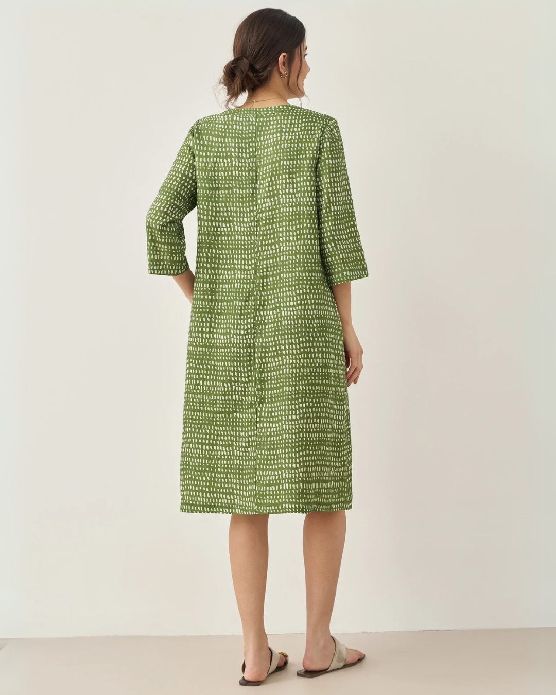 Vestido de Lino con Escote V de Lunares