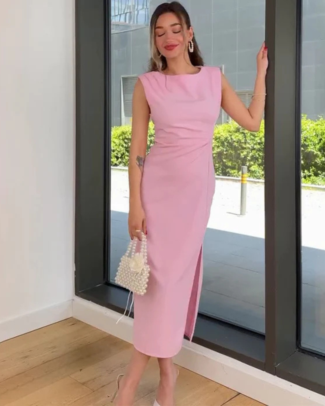 Vestido Ceñido Sin Mangas y con Abertura en la Pierna