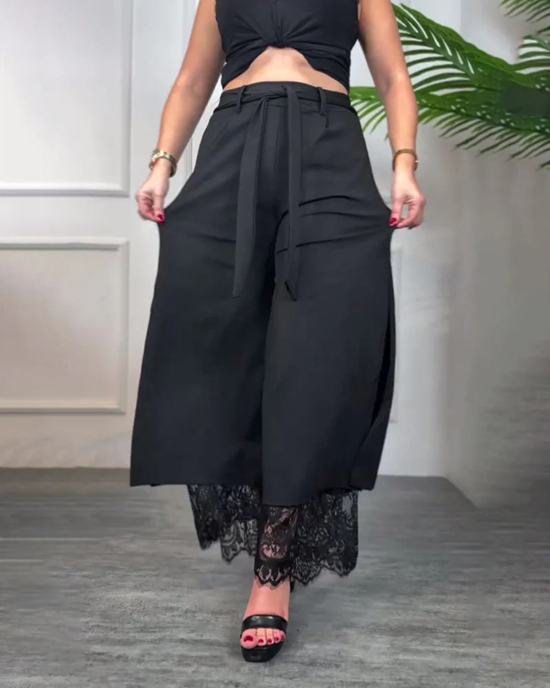 Pantalón ancho con forro de encaje para mujer