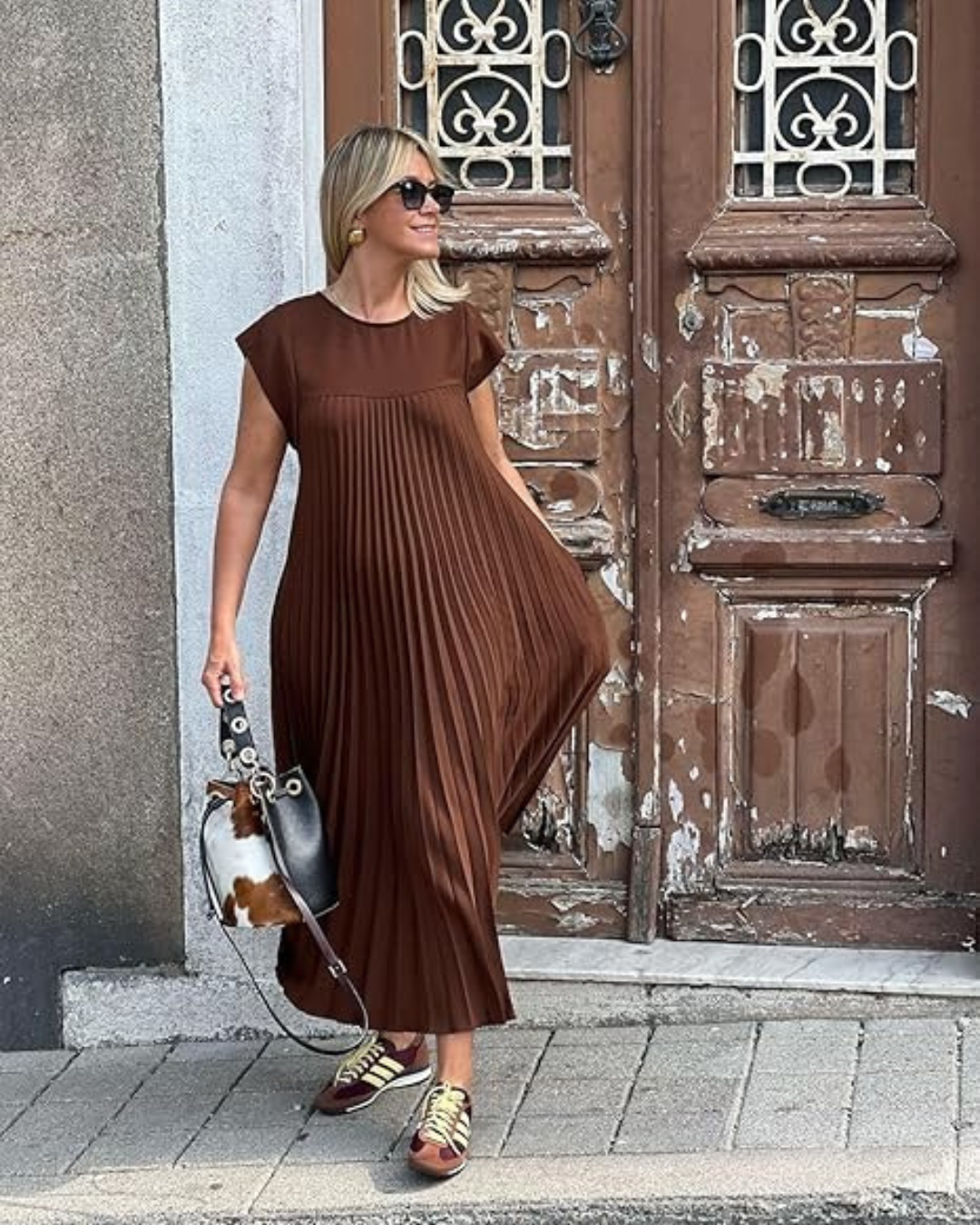 Vestido largo elegante con pliegues finos