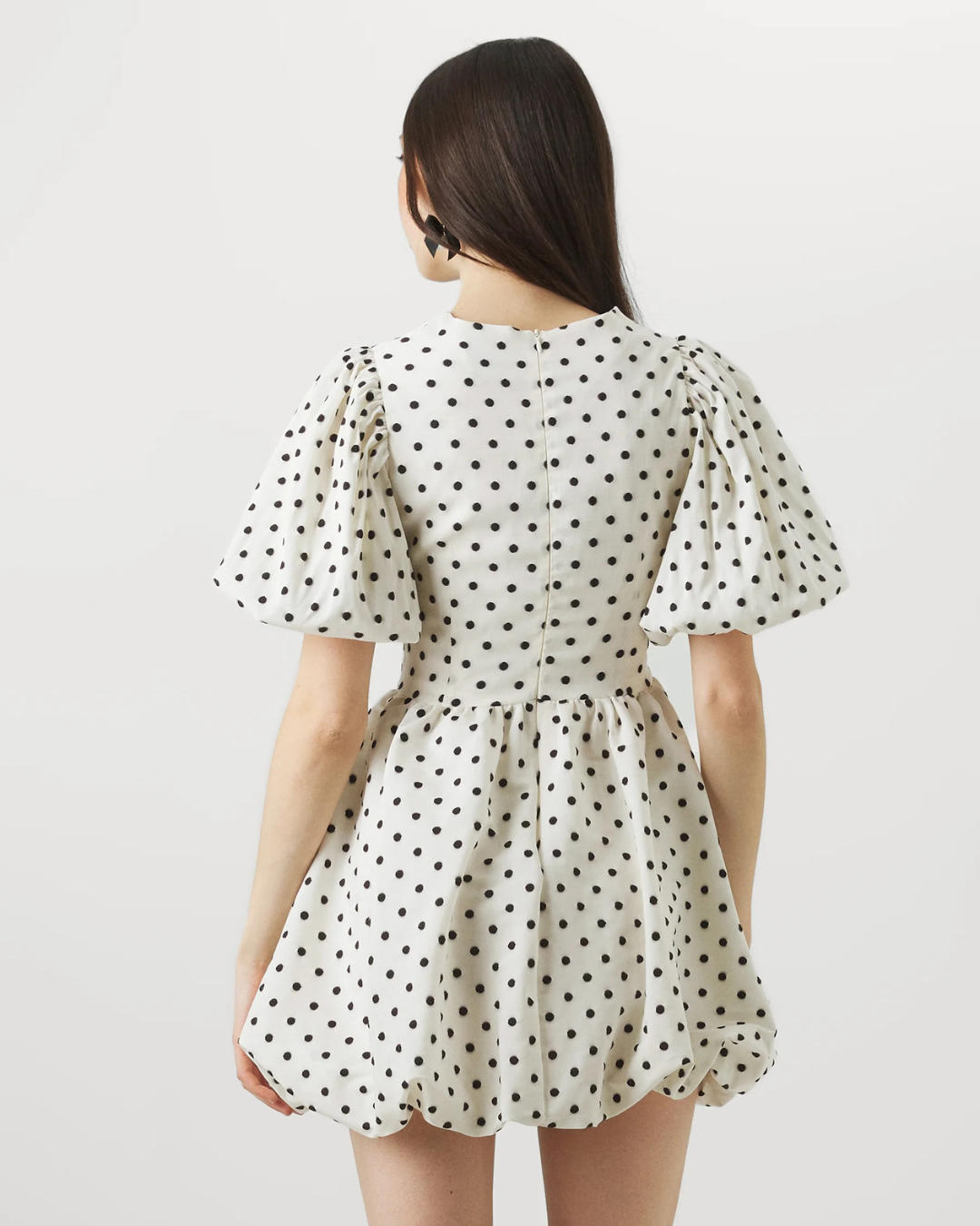 Vestido Corto con Manga Abullonada