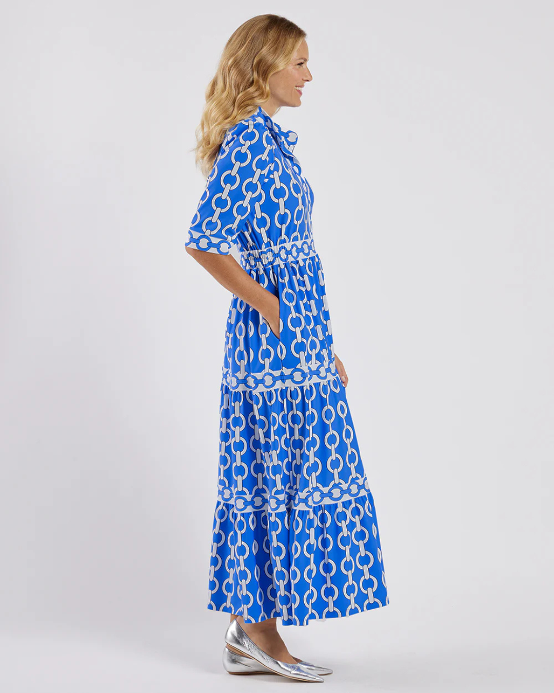 Vestido largo de manga corta con estampado de cadenas