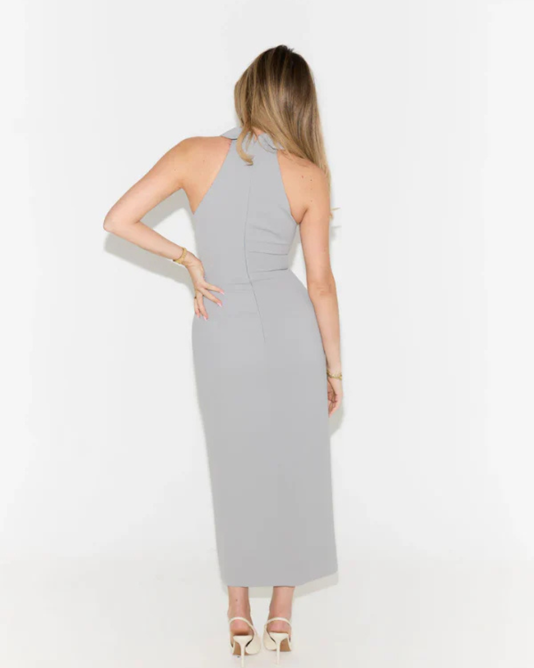 Vestido sin Mangas con Cuello Camisero y Abertura Frontal de Estilo Elegante