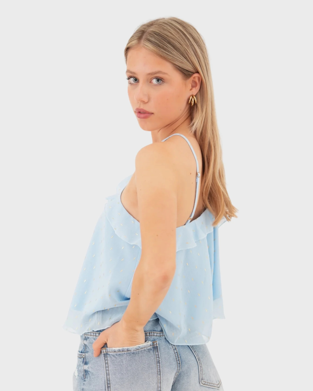 Top con volantes y escote cruzado en tejido ligero con detalles dorados (OFERTA 2X1)