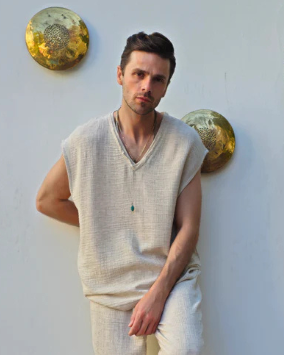 Camiseta con cuello en V y sin mangas para hombre