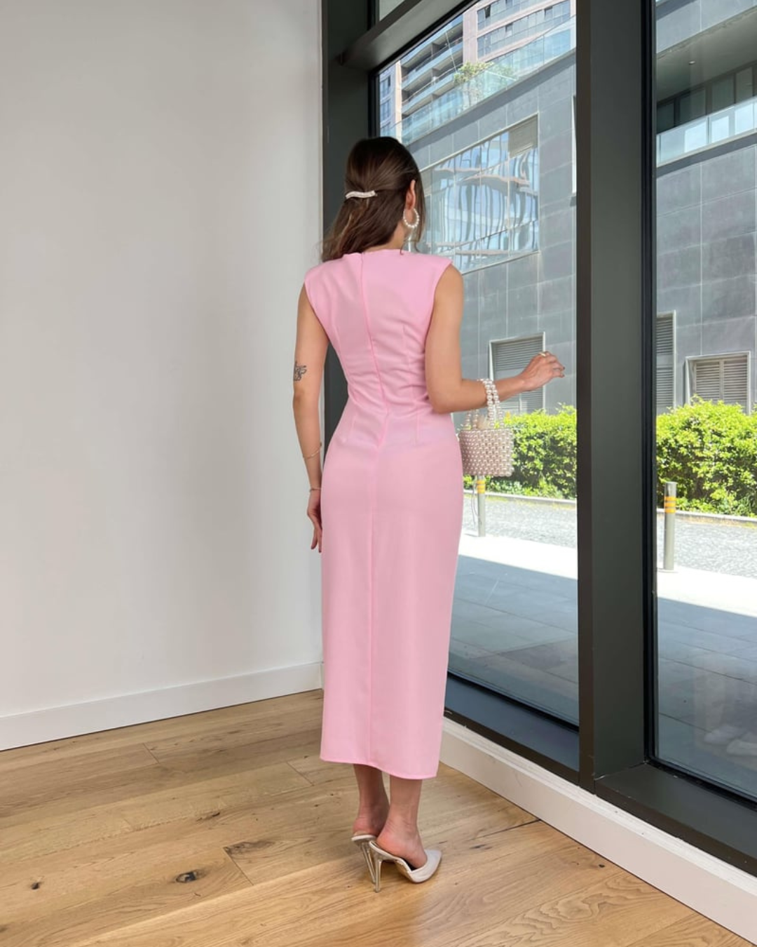 Vestido Ceñido Sin Mangas y con Abertura en la Pierna