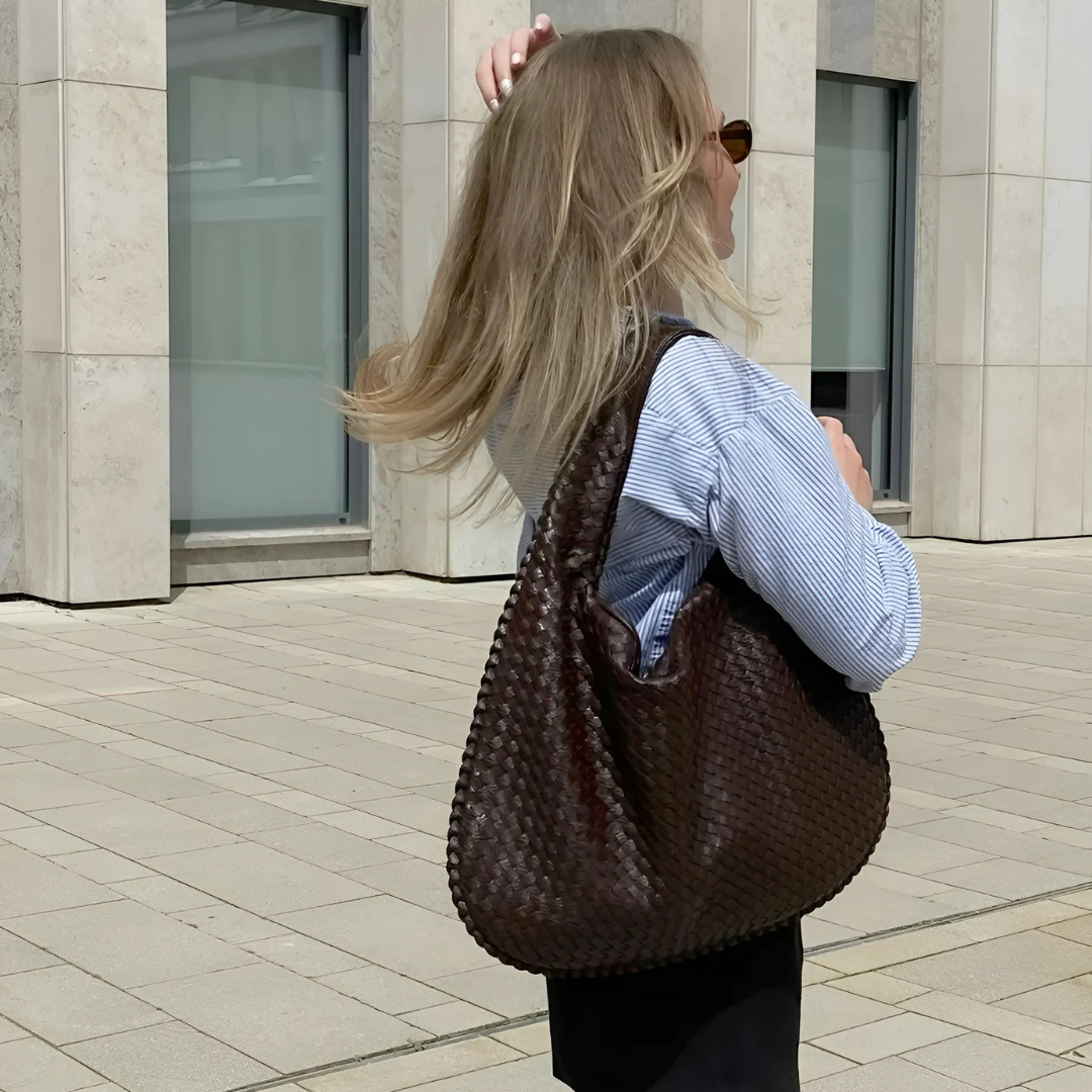 Bolsa de Cuero con Diseño Texturizado