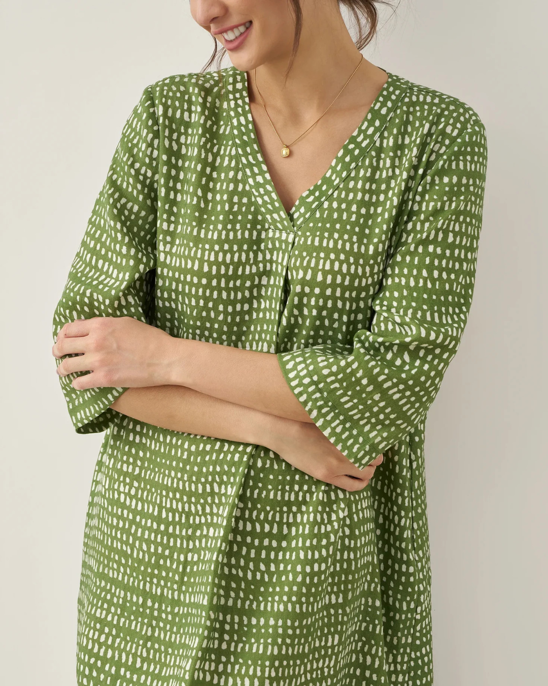 Vestido de Lino con Escote V de Lunares
