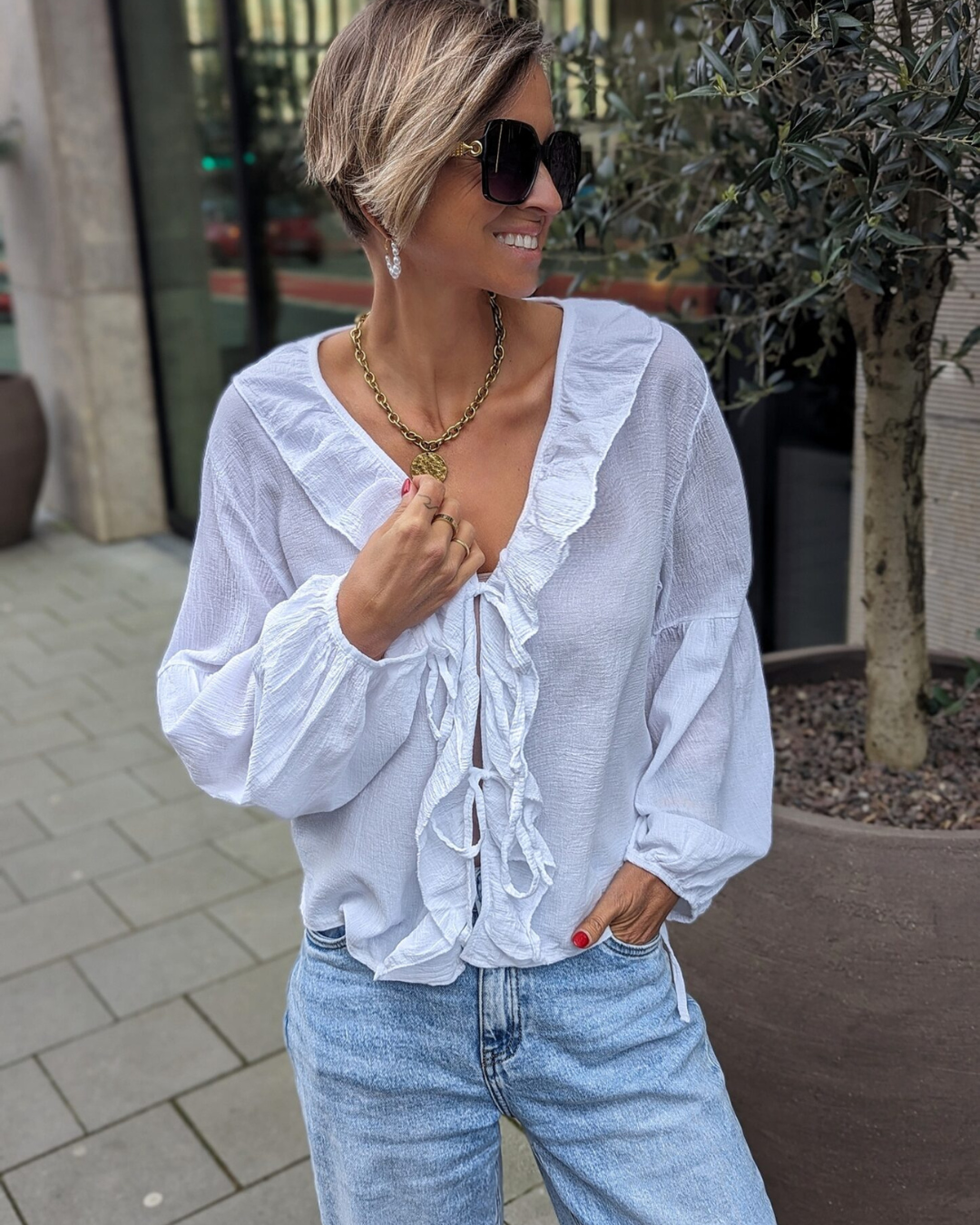 Blusa con Volantes y Lazo Delante en Tejido Ligero y Mangas Abullonadas