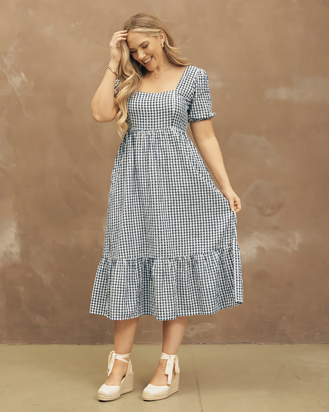 Vestido de Cuadros Gingham con Volados Estilo Fresco y Elegante
