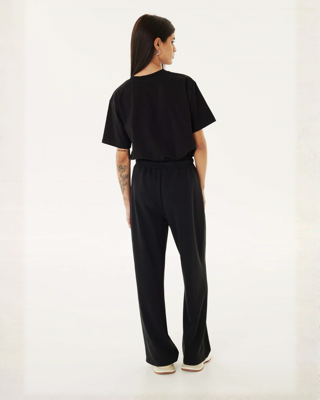 Conjunto de Mujer con Estilo Minimalista