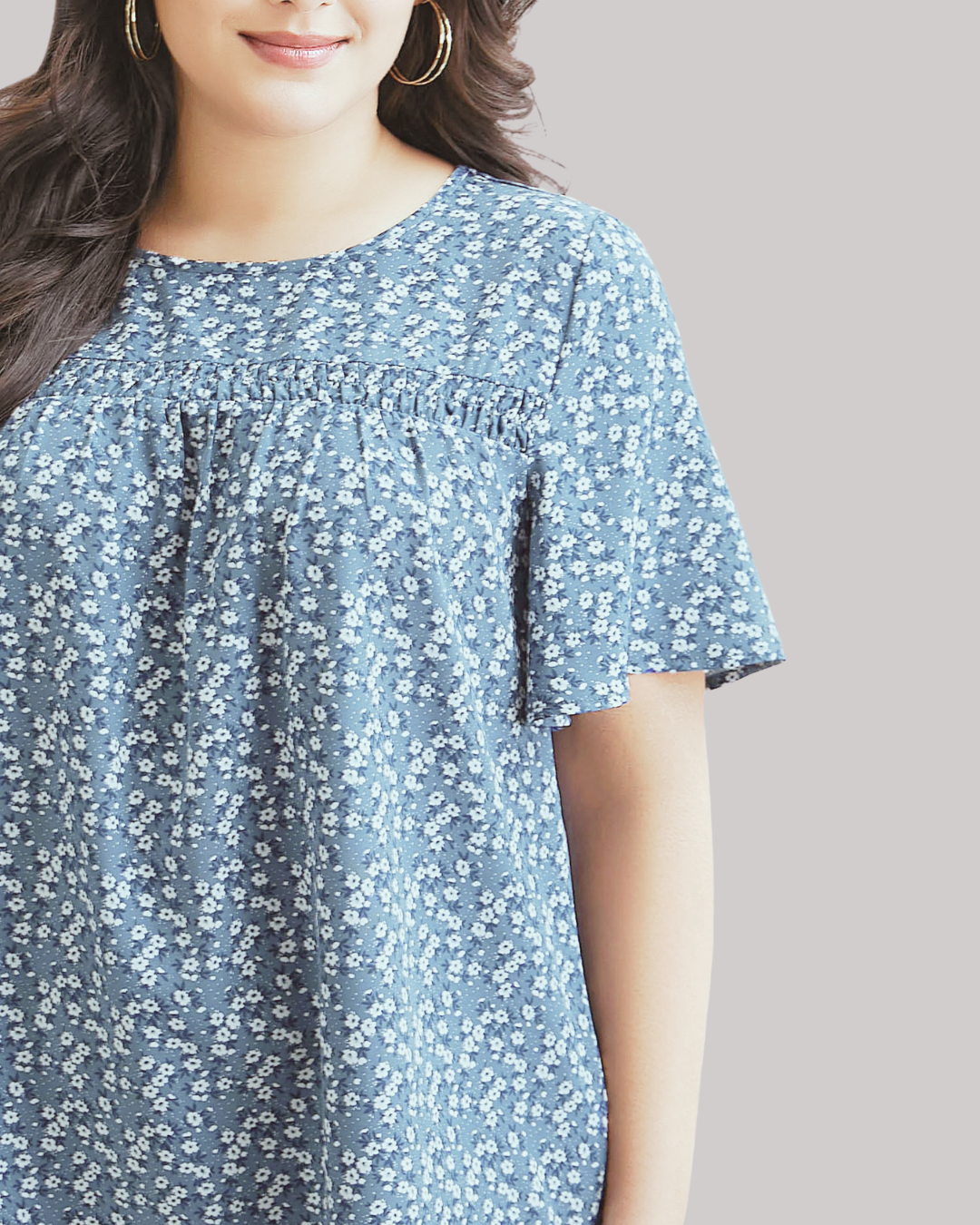 Blusa con Estampado Floral y Mangas Amplias Estilo Volante