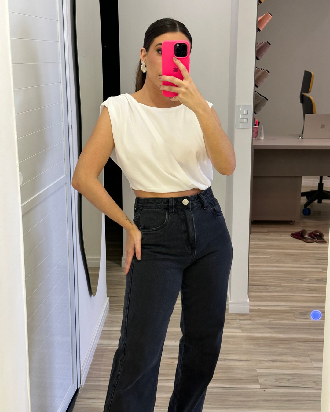 Pantalón de Mujer Tiro Alto con Abertura Frontal y Corte Slim Elegante