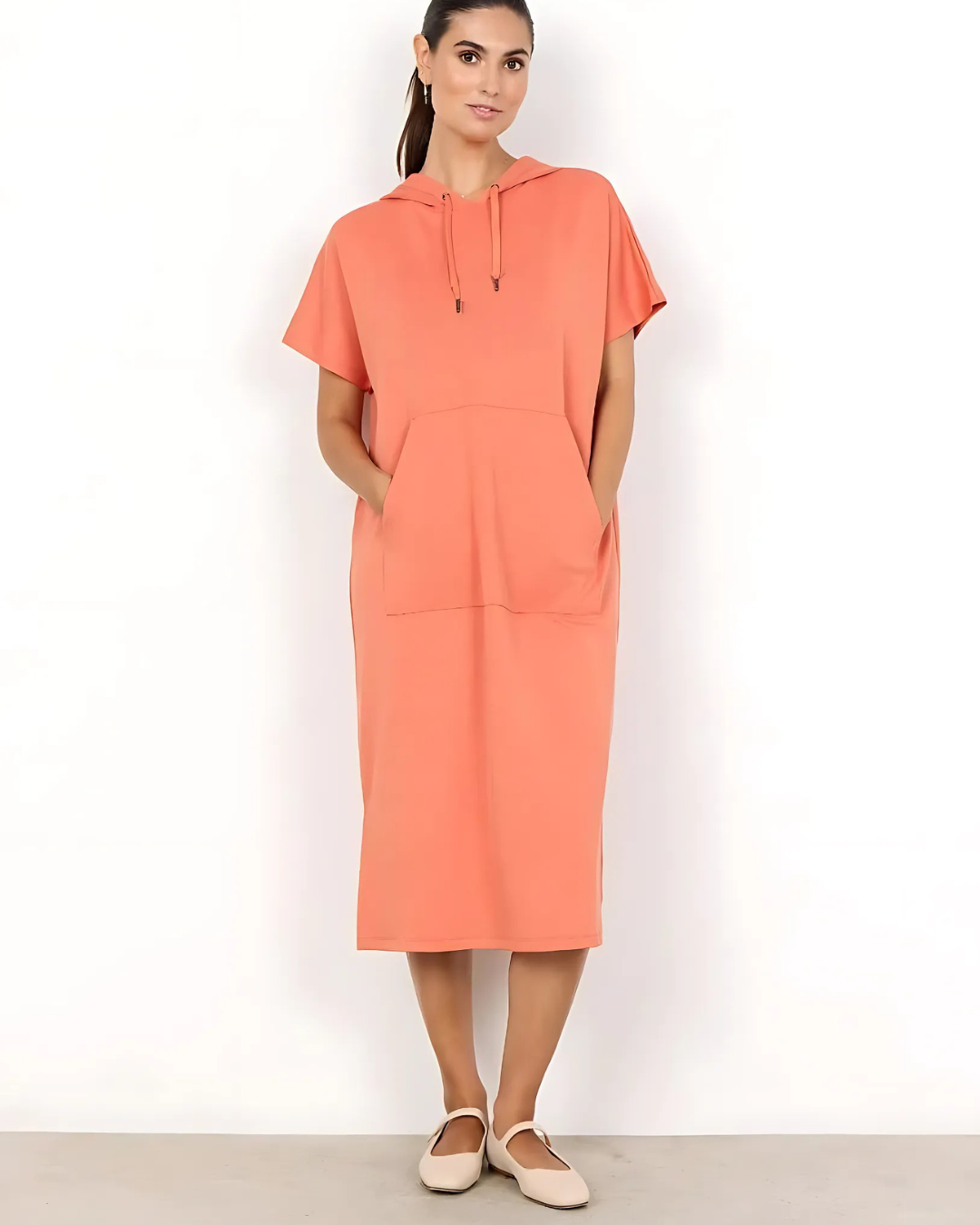 Vestido casual largo con capucha