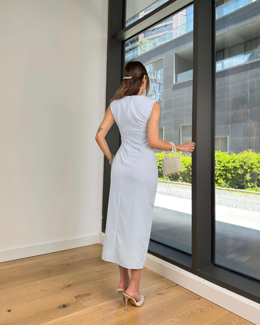 Vestido Ceñido Sin Mangas y con Abertura en la Pierna