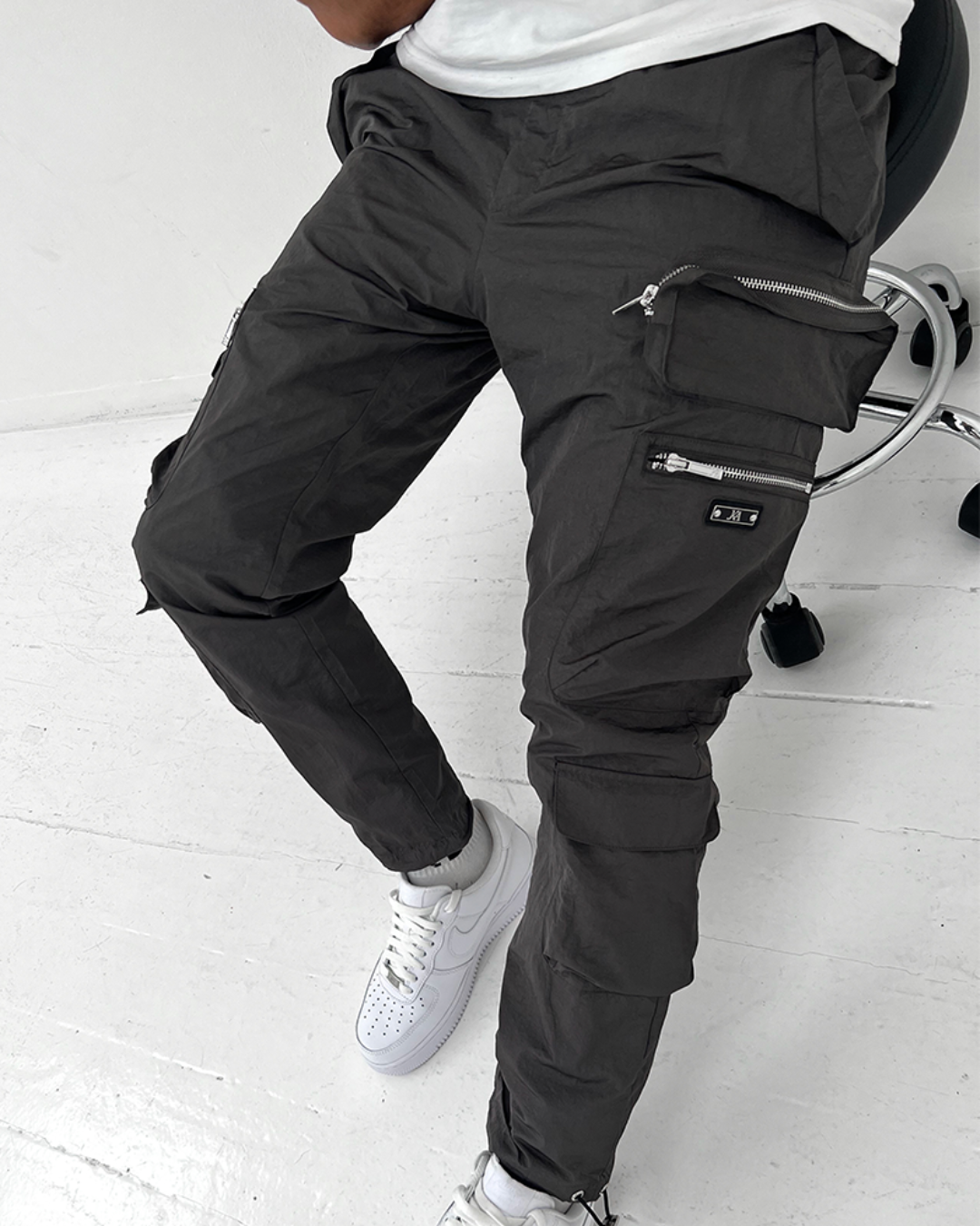 Pantalón cargo con bolsillos para hombres