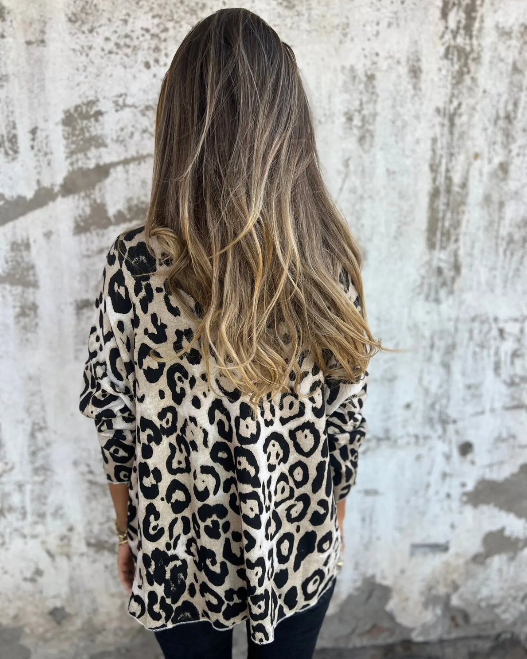 Blusa Elástica de Mujer con Estampado de Animal Print y Cuello Redondo