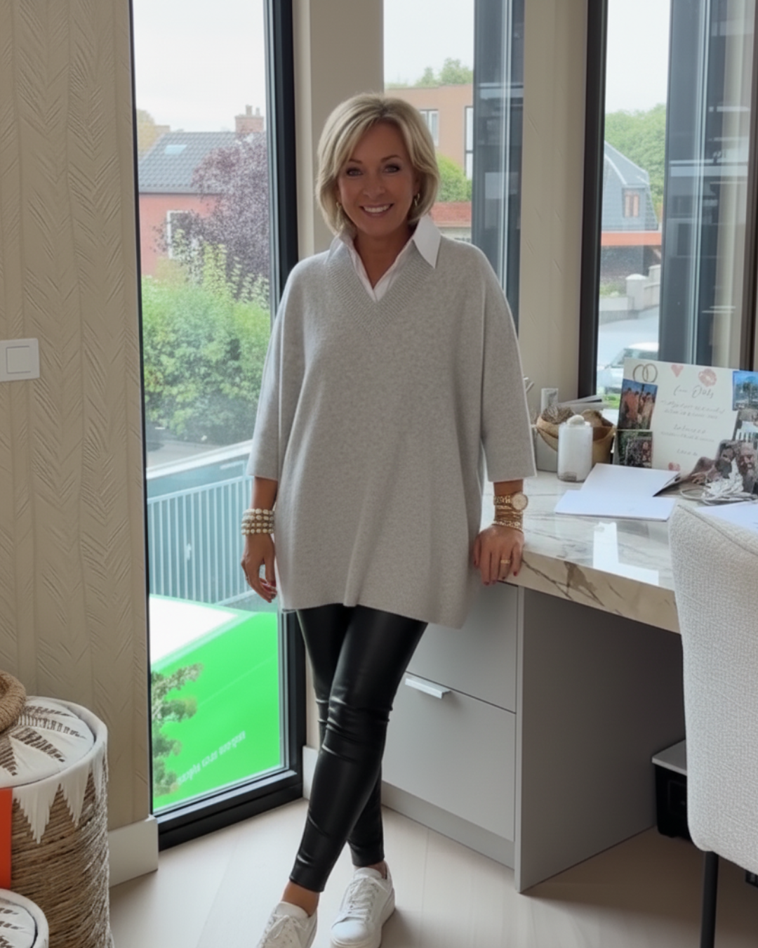 Suéter casual con mangas decoradas y estilo holgado