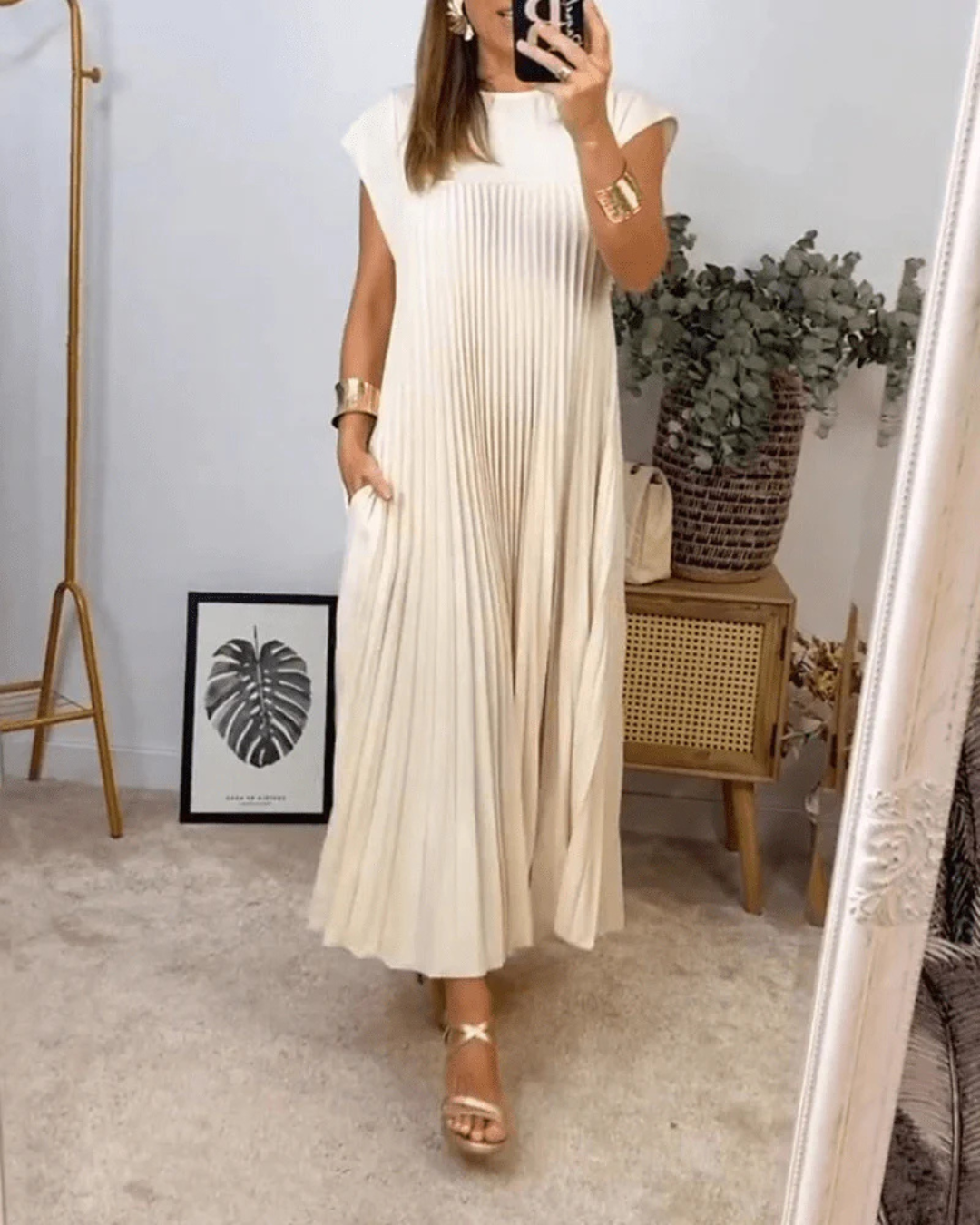 Vestido largo elegante con pliegues finos