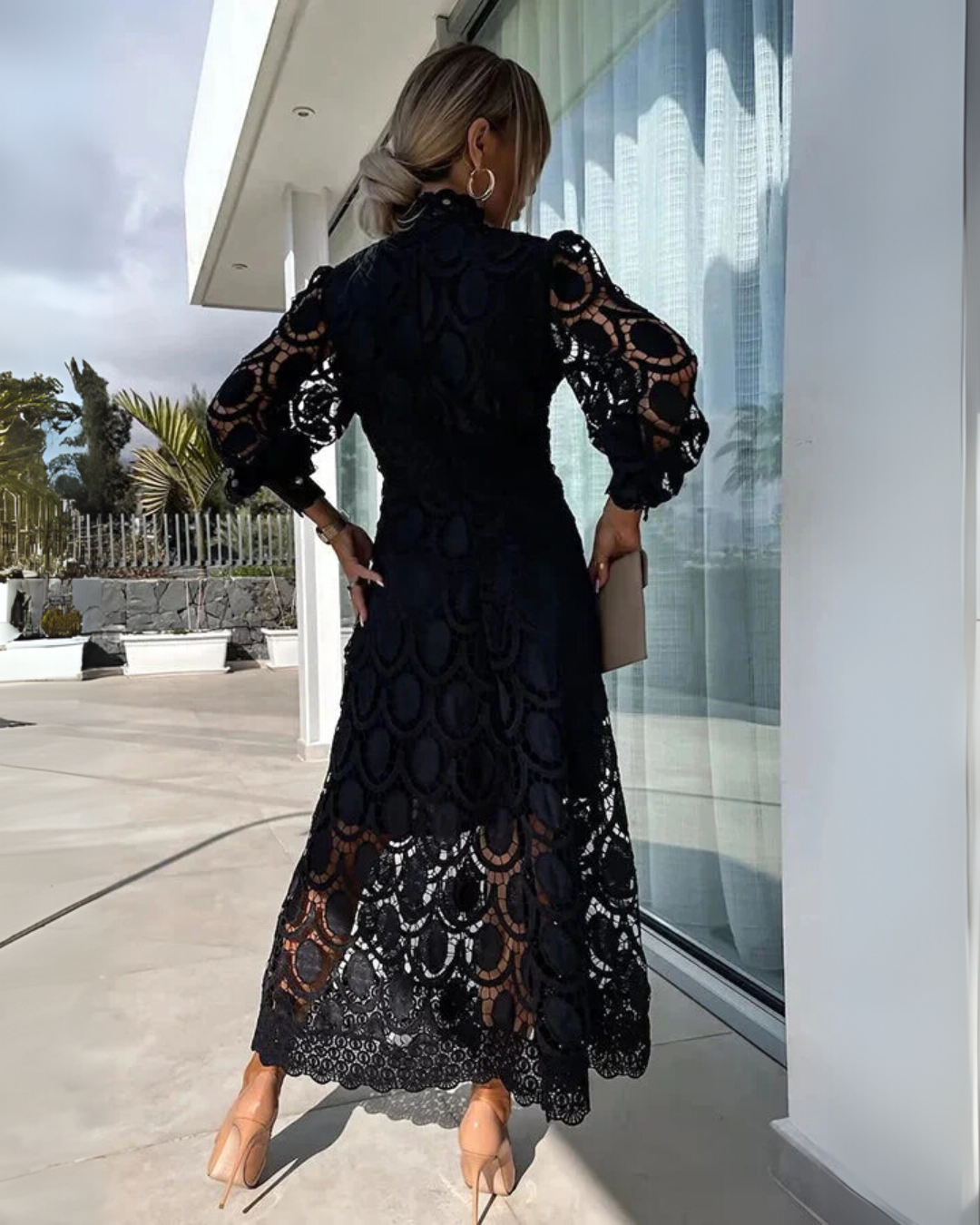 Vestido Largo de Encajes con Mangas Estilo Farol
