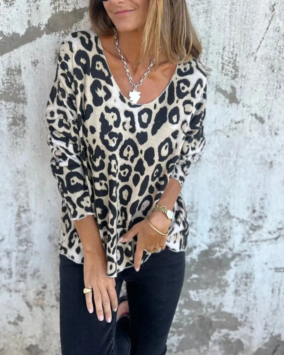 Blusa Elástica de Mujer con Estampado de Animal Print y Cuello Redondo