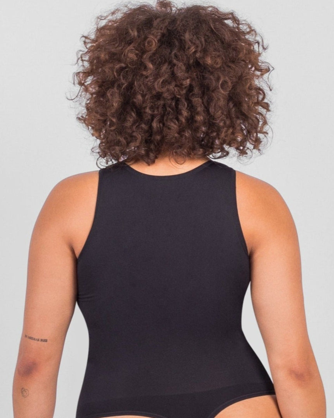 Body con Cuello Redondo y Control de Abdomen