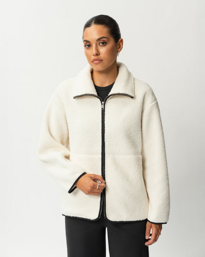 Abrigo de lana con cremallera frontal y cuello alto