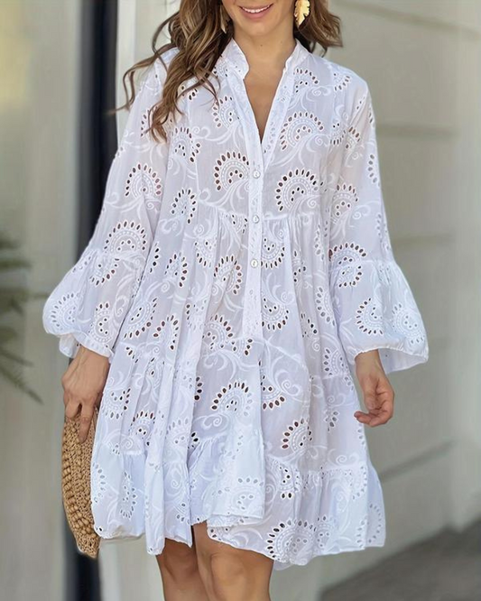 Vestido Corto Bordado con Manga Abullonada y Diseño Troquelado para un Look Ligero y Encantador